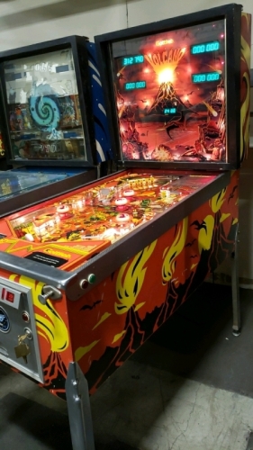 VOLCANO PINBALL MACHINE GOTTLIEB 1981