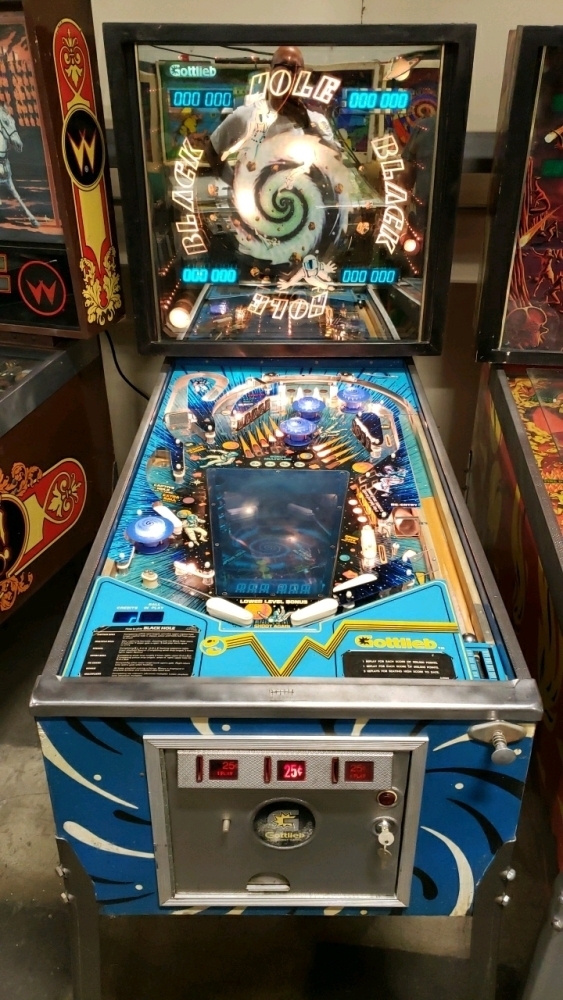 BLACK HOLE MULTI LEVEL PINBALL MACHINE GOTTLIEB 1981
