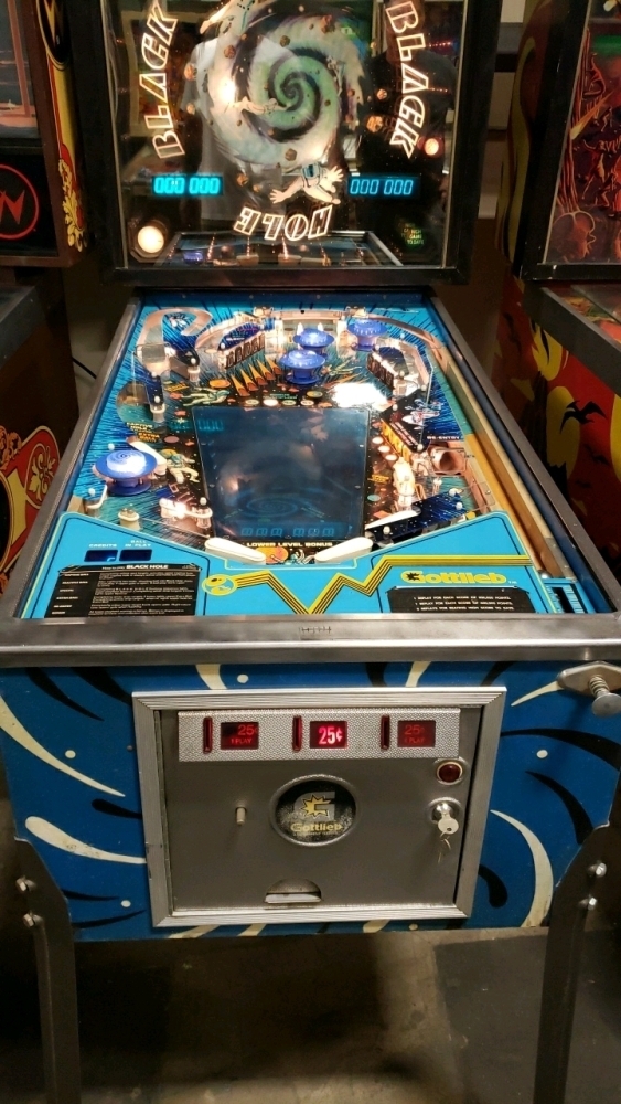 BLACK HOLE MULTI LEVEL PINBALL MACHINE GOTTLIEB 1981