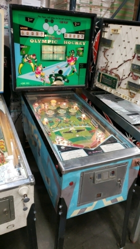 OLYMPIC HOCKEY PINBALL MACHINE WILLIAMS 1972