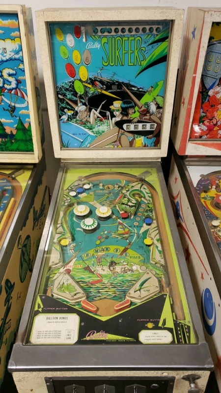 SURFERS CLASSIC PINBALL MACHINE BALLY 1967