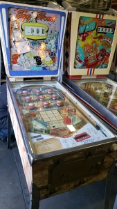 EGG HEAD CLASSIC WEDGE HEAD PINBALL MACHINE GOTTLIEB 1961