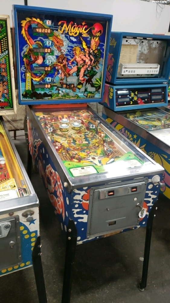 MAGIC PINBALL MACHINE STERN 1979