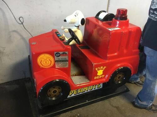 KIDDIE RIDE SNOOPY & PEANUTS FIRE TRUCK