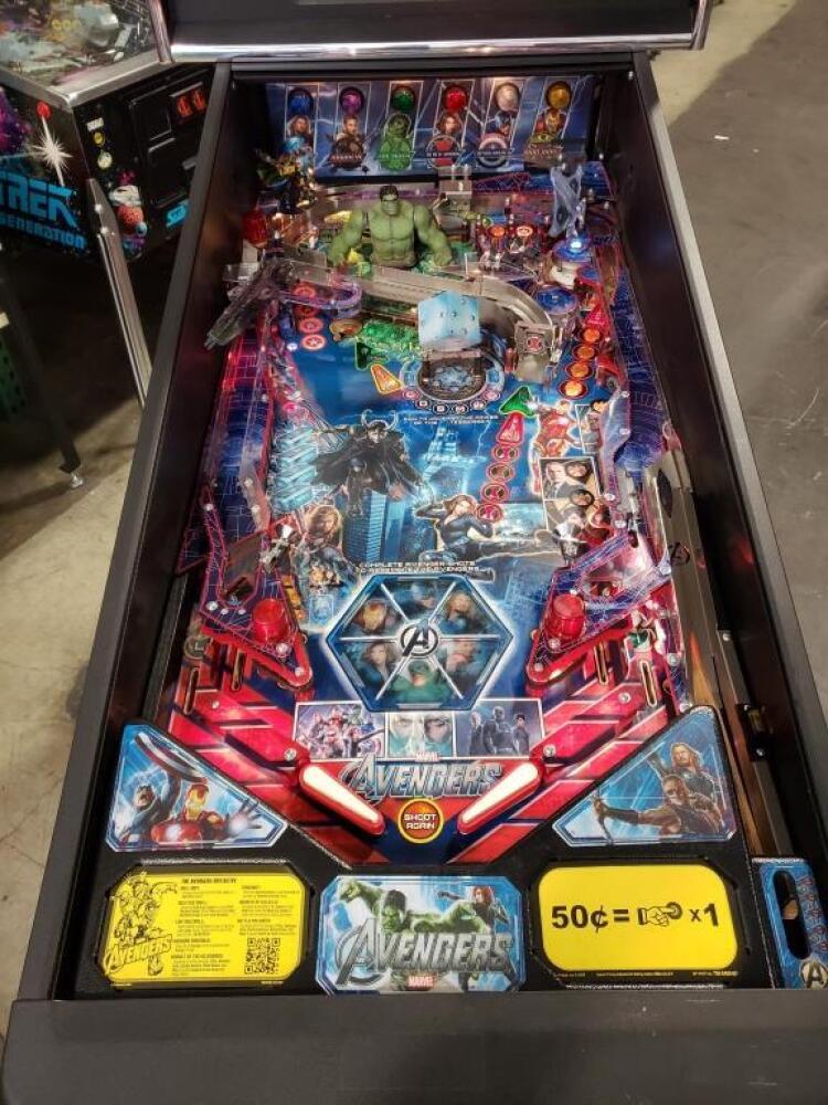 THE AVENGERS PRO MARVEL PINBALL MACHINE