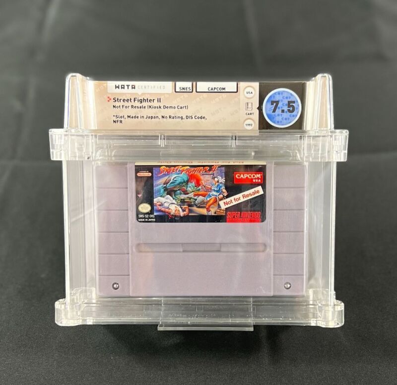 Street Fighter II SNES | Not for Resale Demo Kiosk Cartridge WATA Graded 7.5
