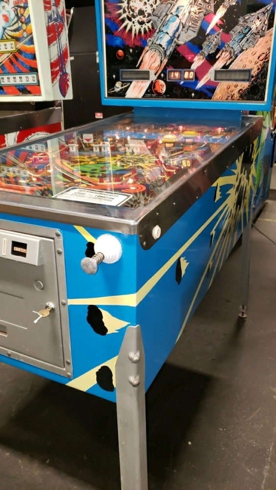 FLIGHT 2000 STERN CLASSIC PINBALL MACHINE