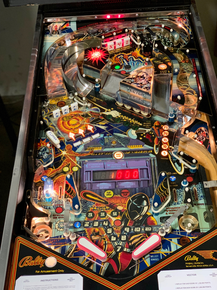 VECTOR PINBALL MACHINE BALLY CLASSIC 1982
