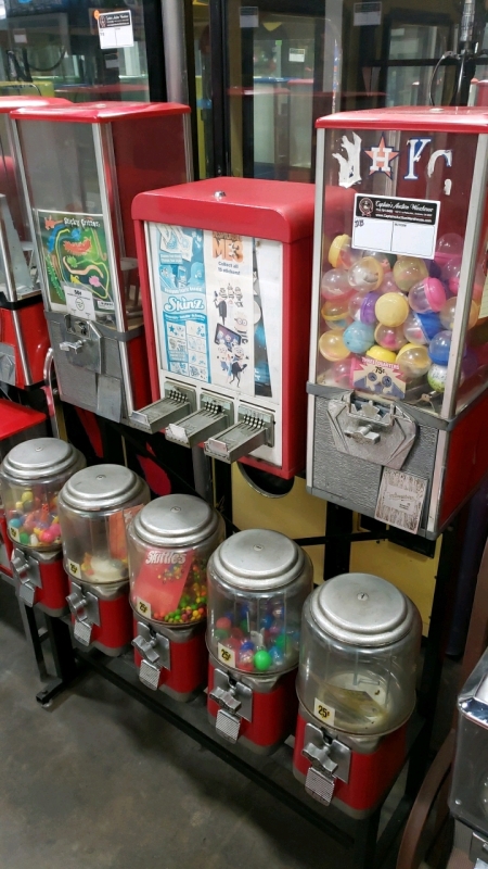 7 HEAD COMBO CAPSULE CANDY STICKER BULK VENDING RACK