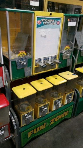 FUN ZONE COMBO CAPSULE CANDY STICKER VENDING GREEN RACK #3