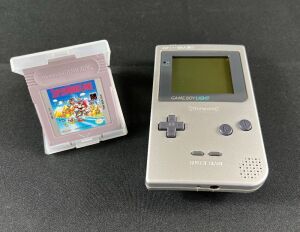 Nintendo Game Boy Pocket Light + Super Mario Land