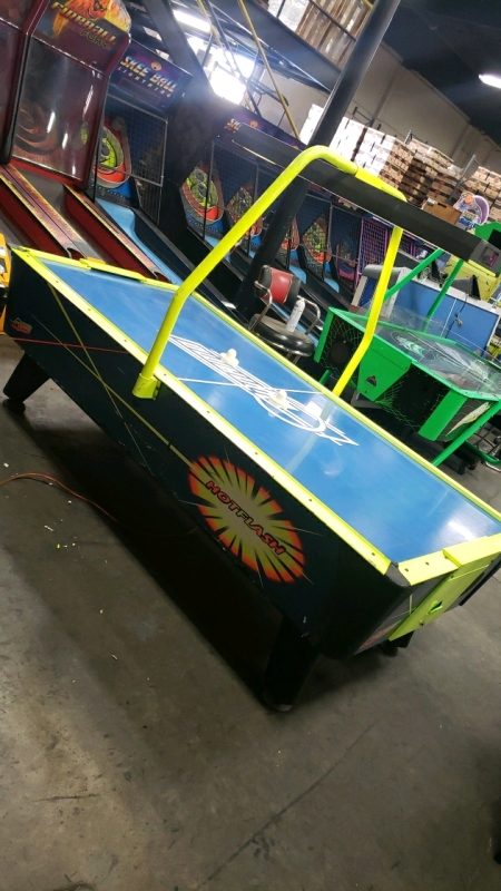 AIR HOCKEY TABLE DYNAMO HOT FLASH W/OVERHEAD SCORING