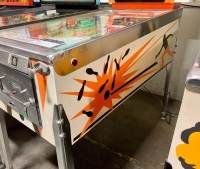 "300" BOWLING THEME PINBALL MACHINE GOTTLIEB - 4