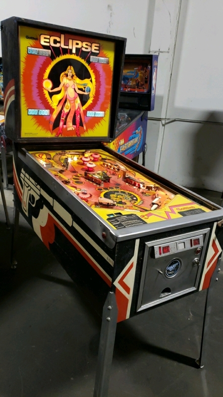 ECLIPSE SYSTEM 80 PINBALL MACHINE CLASSIC JAMES BOND 007 CABINET