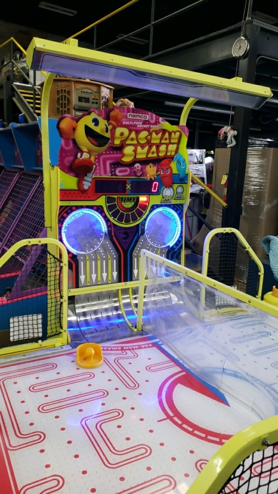 PAC-MAN SMASH DELUXE FULL SIZE AIR HOCKEY TABLE NAMCO - 15