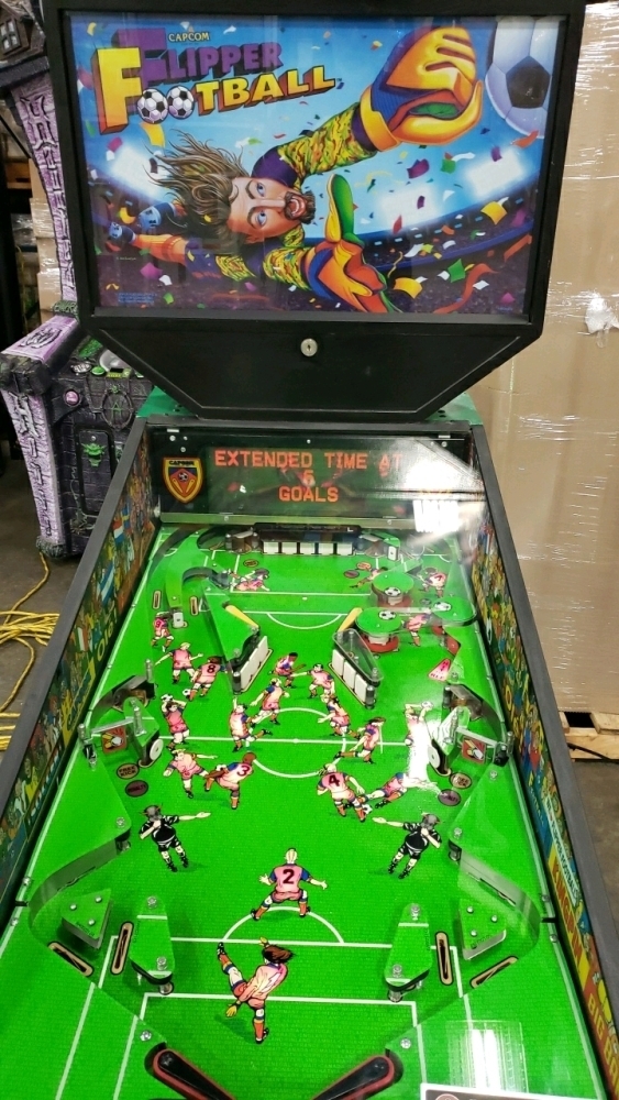 FLIPPER FOOTBALL PINBALL MACHINE CAPCOM SOCCER PIN