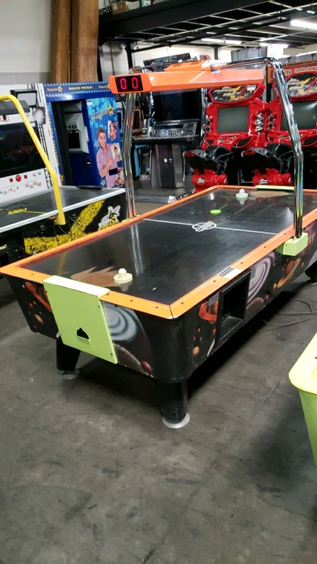 AIR HOCKEY TABLE DYNAMO COMET W/ OVERHEAD SCORING