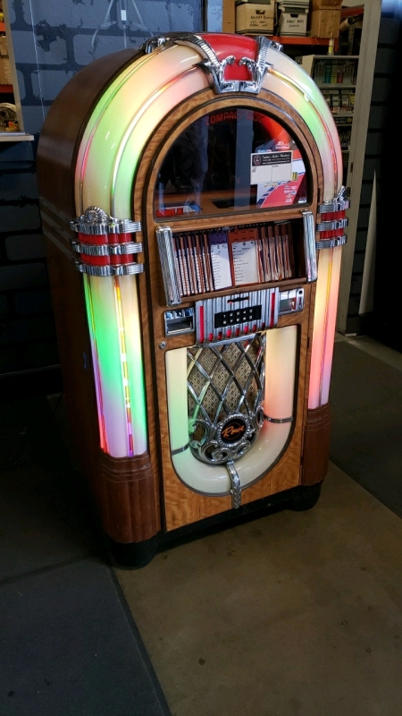 ROWE AMI ANTIQUE APPARATUS BUBBLER STYLE CD MUSIC JUKEBOX RB-8 CD-8