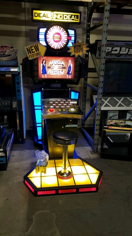 DEAL OR NO DEAL DELUXE ARCADE GAME W/ MEGA SPIN KIT