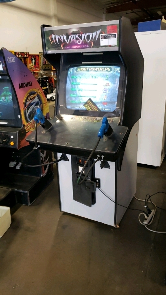 INVASION THE ABDUCTORS SHOOTER ARCADE GAME MIDWAY