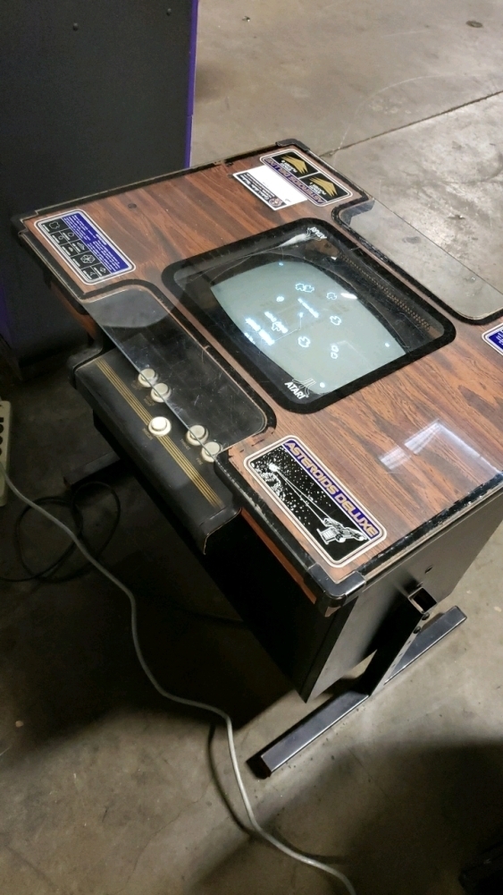 ASTEROIDS DELUXE COCKTAIL TABLE ARCADE GAME ATARI