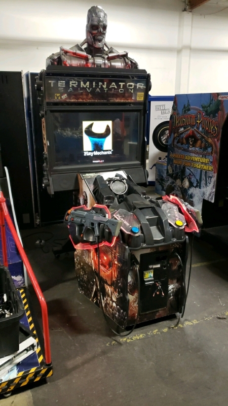 TERMINATOR SALVATION DELUXE 42" LCD SHOOTER ARCADE GAME RAW THRILLS