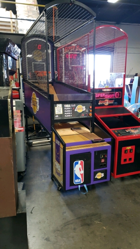 NBA HOOPS L.A. LAKERS THEME BASKETBALL SPORTS ARCADE GAME by ICE