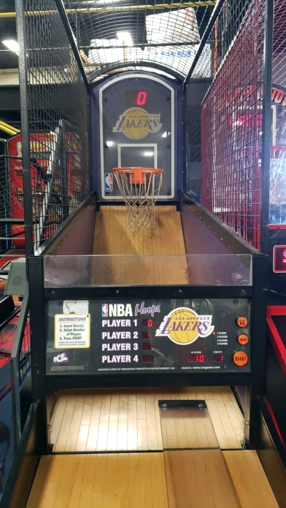 NBA HOOPS L.A. LAKERS THEME BASKETBALL SPORTS ARCADE GAME by ICE 4