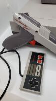 NES CONSOLE W/DUCK HUNT & NINTENDO ZAPPER GUN - 4