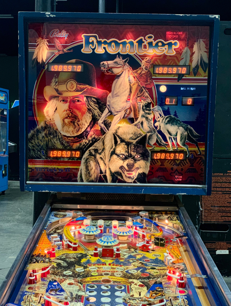FRONTIER PINBALL MACHINE CLASSIC BALLY 1980