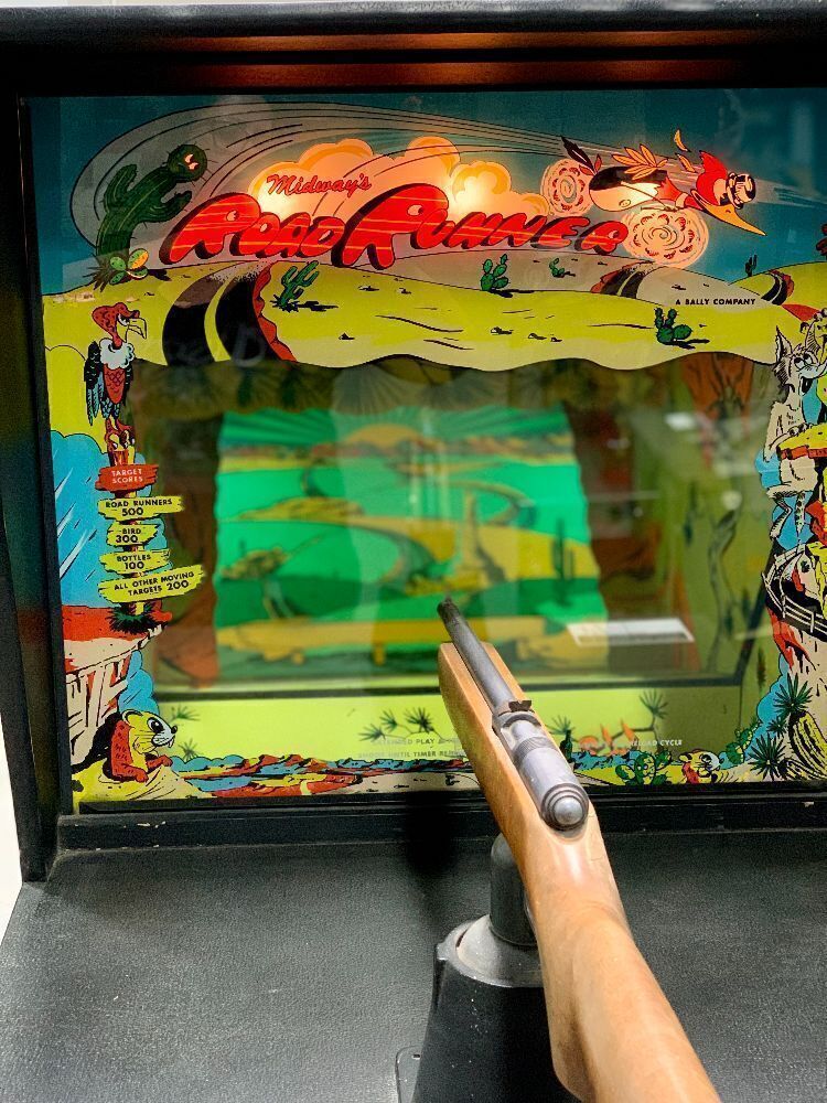 ROADRUNNER GALLERY STYLE RIFLE ARCADE GAME MIDWAY 1977