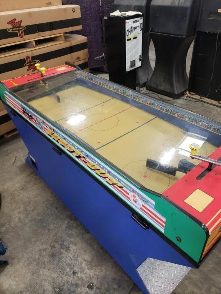 INTERNATIONAL SHOOTOUT SPORTS TABLE GAME