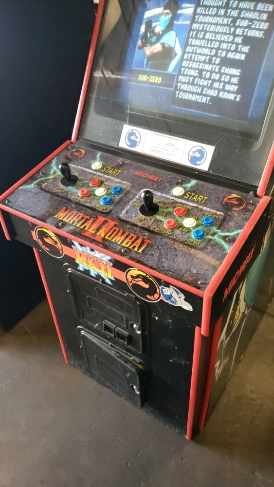 MORTAL KOMBAT II UPRIGHT CLASSIC ARCADE GAME MIDWAY