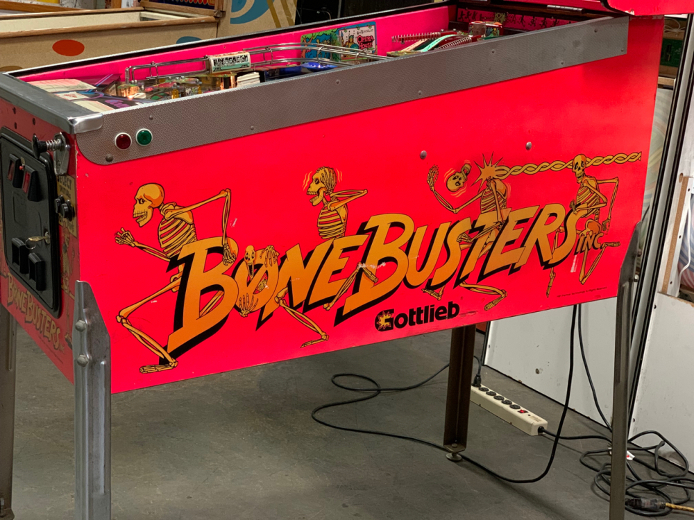 BONE BUSTERS PINBALL MACHINE GOTTLIEB 1989