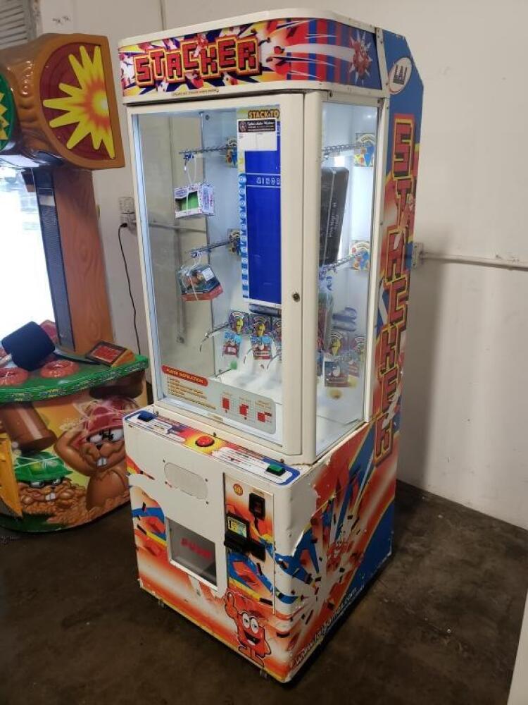 STACKER CLUB RED/BLUE PRIZE REDEMPTION GAME