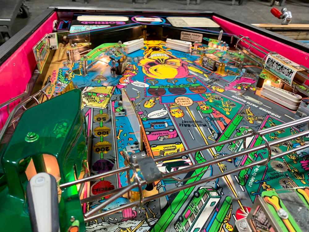 BONE BUSTERS PINBALL MACHINE GOTTLIEB 1989