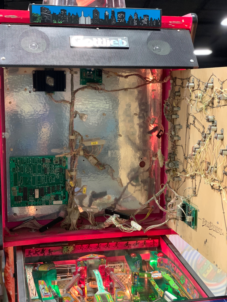 BONE BUSTERS PINBALL MACHINE GOTTLIEB 1989