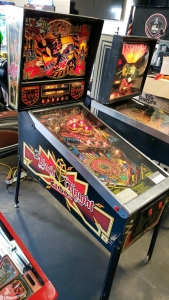 BLACK KNIGHT 2000 CLASSIC PINBALL MACHINE WILLIAMS 1989