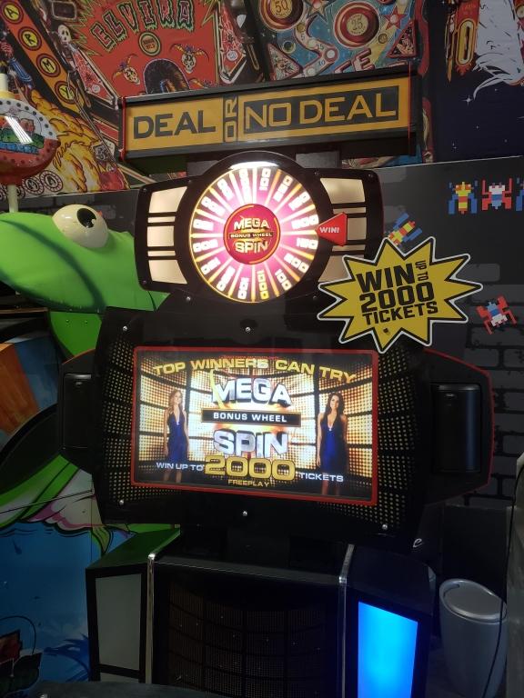 DEAL OR NO DEAL DELUXE W/ MEGA SPINNER TOP ARCADE - 5