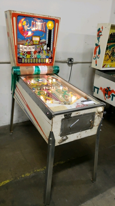 FLIPPER CLOWN WEDGE HEAD PINBALL MACHINE GOTTLIEB 1962