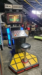 DEAL OR NO DEAL DELUXE W/SEAT FLOOR ARCADE GAME ICE #2