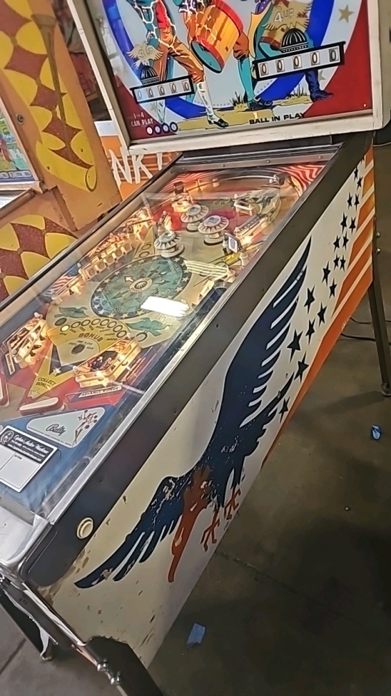 FREEDOM E. MECHANICAL PINBALL MACHINE BALLY 1976