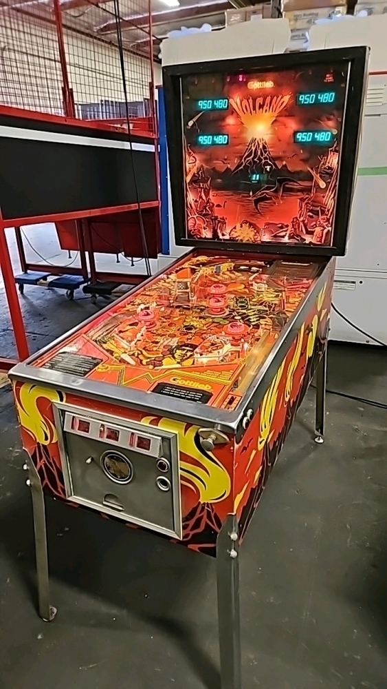 VOLCANO GOTTLIEB 80 SERIES PINBALL MACHINE GOTTLIEB