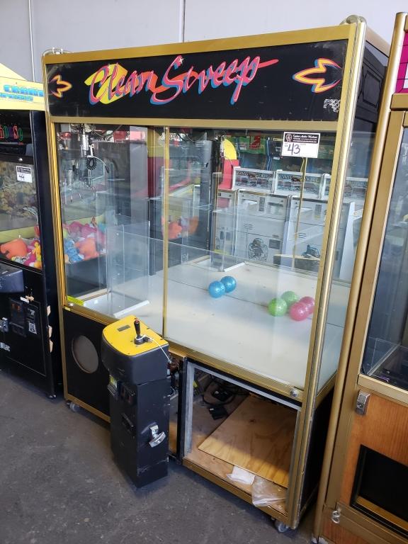 60" CLEAN SWEEP PLUSH CLAW CRANE MACHINE