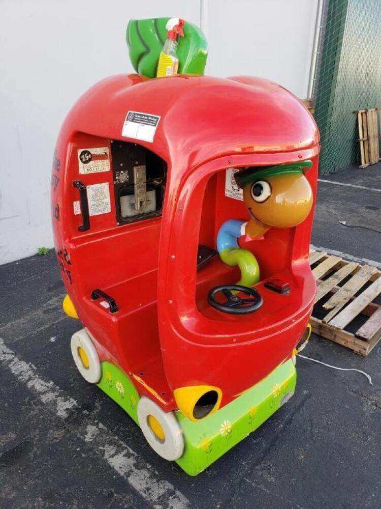 KIDDIE RIDE WORLD OF RICHARD SCARY APPLE CAR