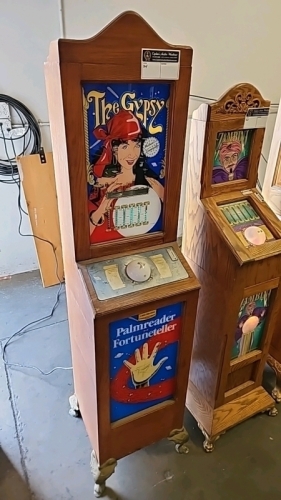 THE GYPSY FORTUNE TELLER NOVELTY UPRIGHT KIOSK