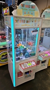 TOY HOUSE PLUSH CLAW CRANE MACHINE #1