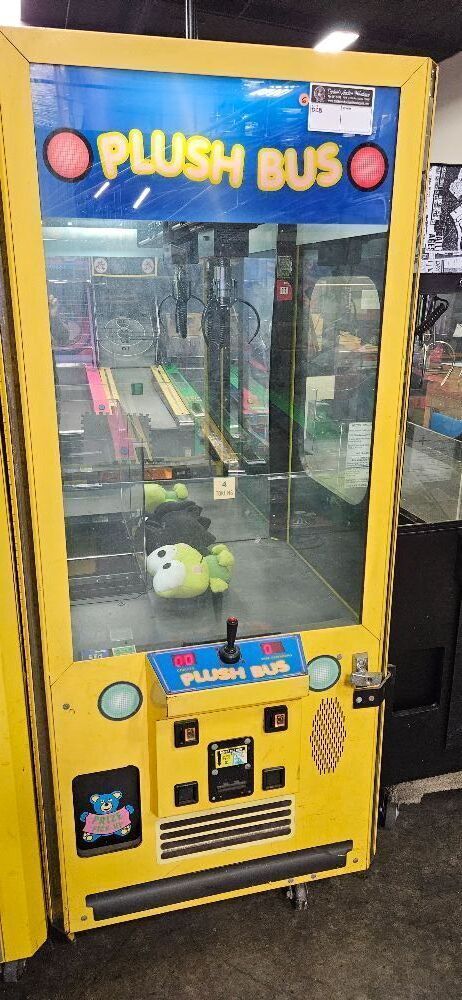 Plush Bus 40 Claw Machine Game