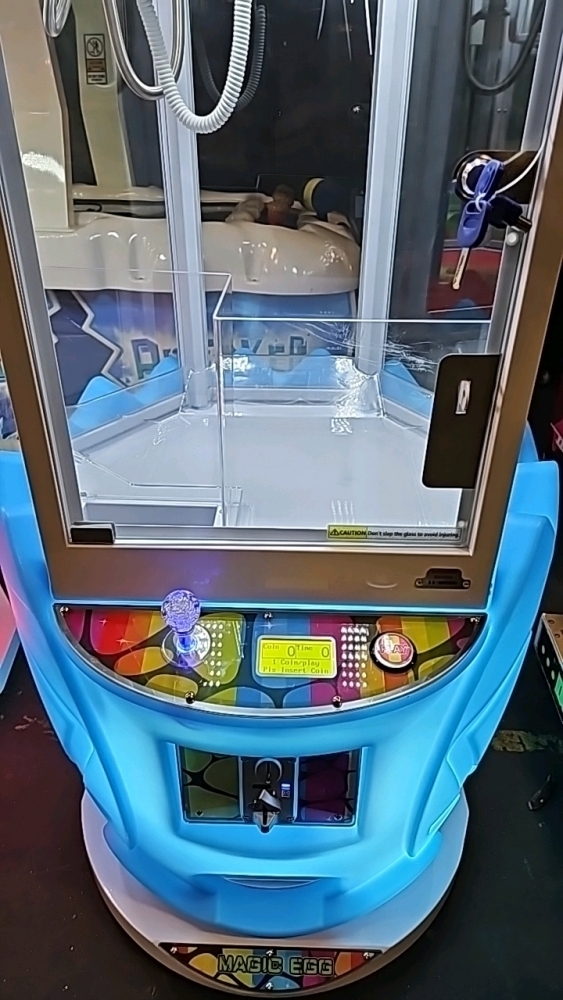 BRAND NEW!! MAGIC EGG PLUSH CLAW & 4 CAPSULE PRIZE VENDING ARCADE GAME BLUE