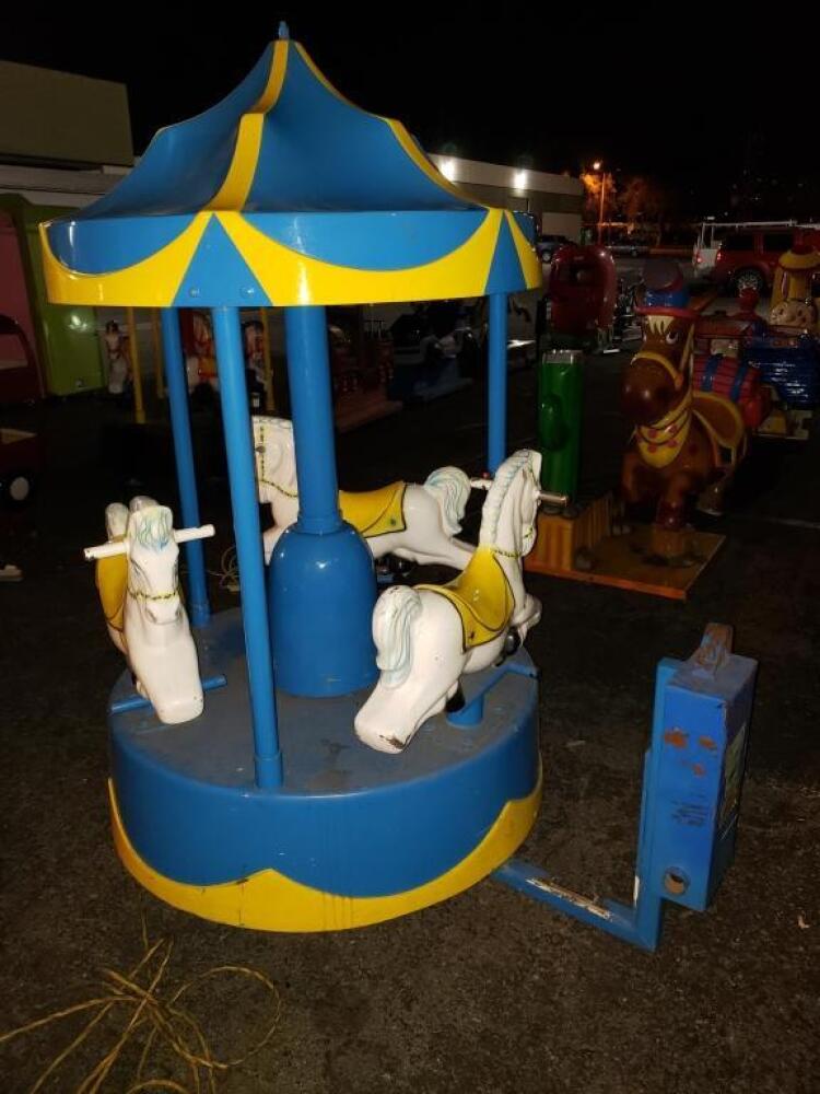 KIDDIE RIDE 3 HORSE BLUE TOP CAROUSEL